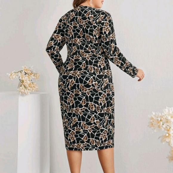NEW Plus Leopard Print Fitted Dress - Picture 2 of 9